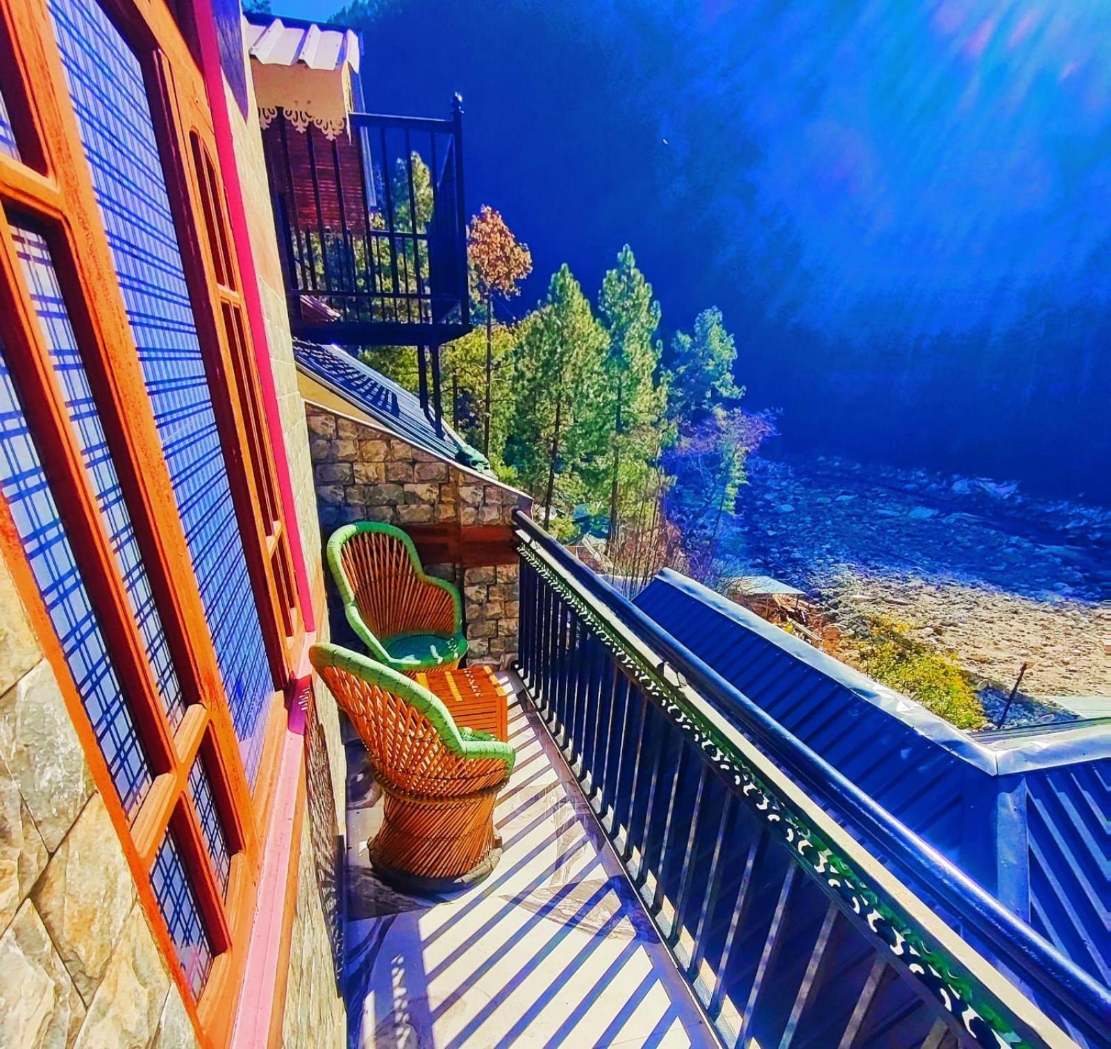 Chalo Chhalal Hotel & Cafe Kasol Exteriör bild