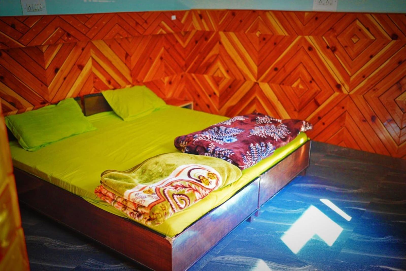 Chalo Chhalal Hotel & Cafe Kasol Exteriör bild