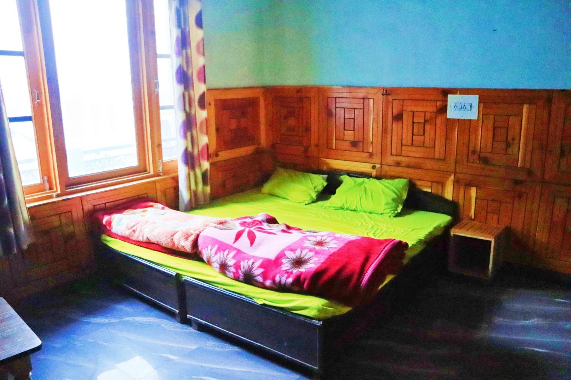 Chalo Chhalal Hotel & Cafe Kasol Exteriör bild