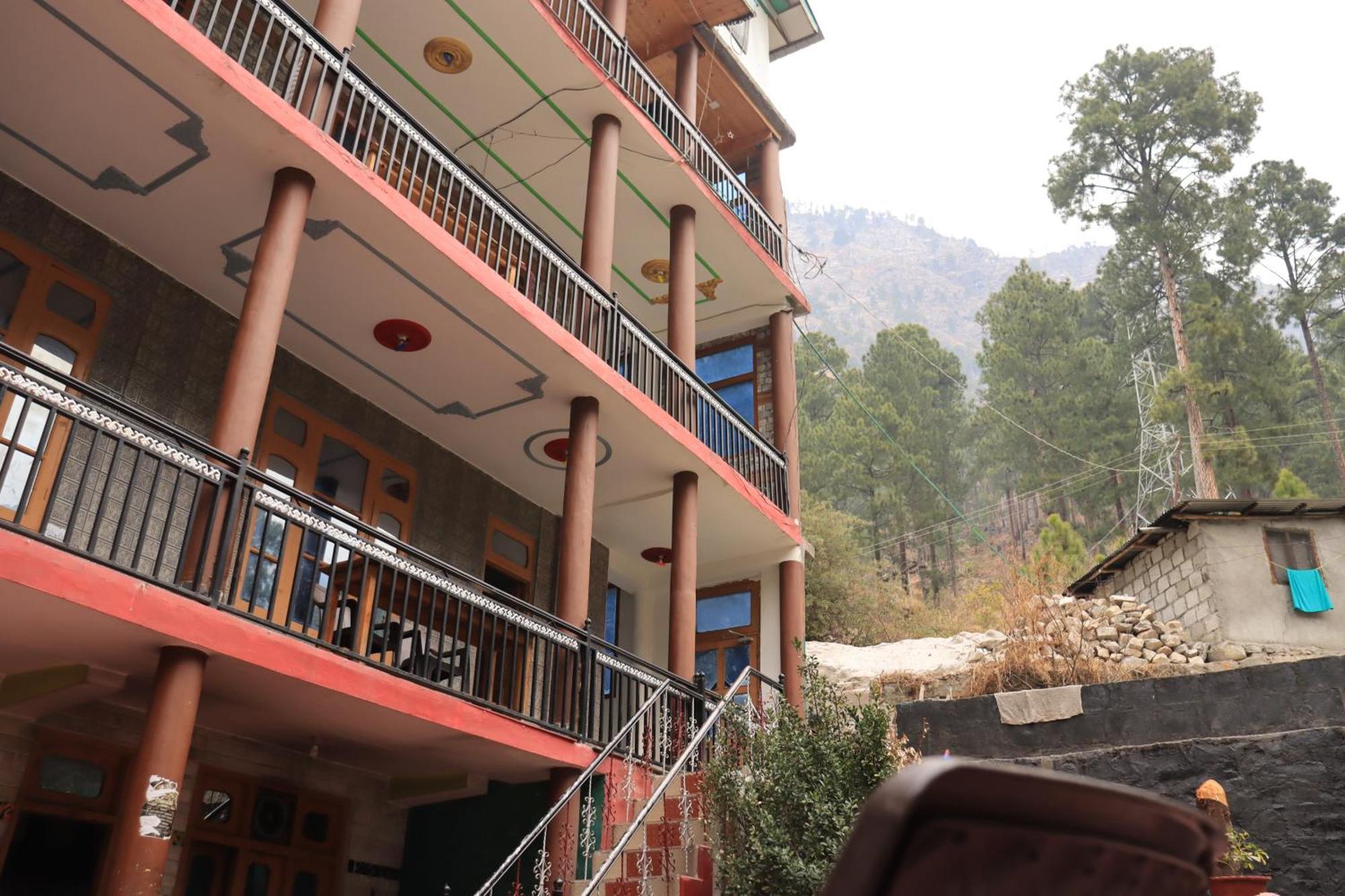 Chalo Chhalal Hotel & Cafe Kasol Exteriör bild