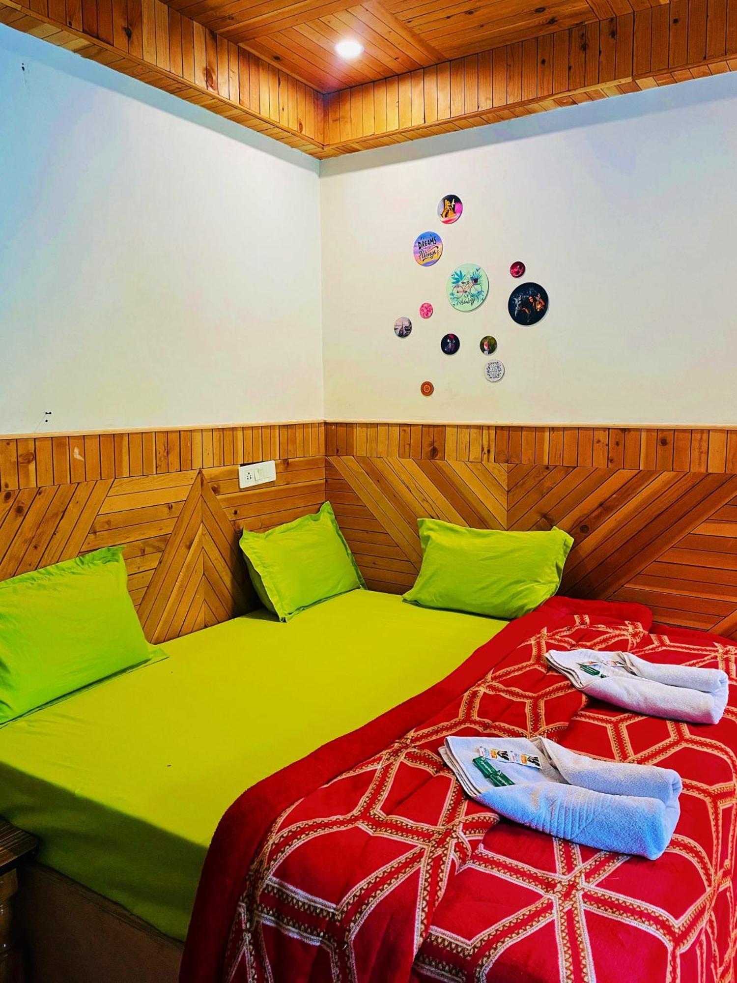 Chalo Chhalal Hotel & Cafe Kasol Exteriör bild