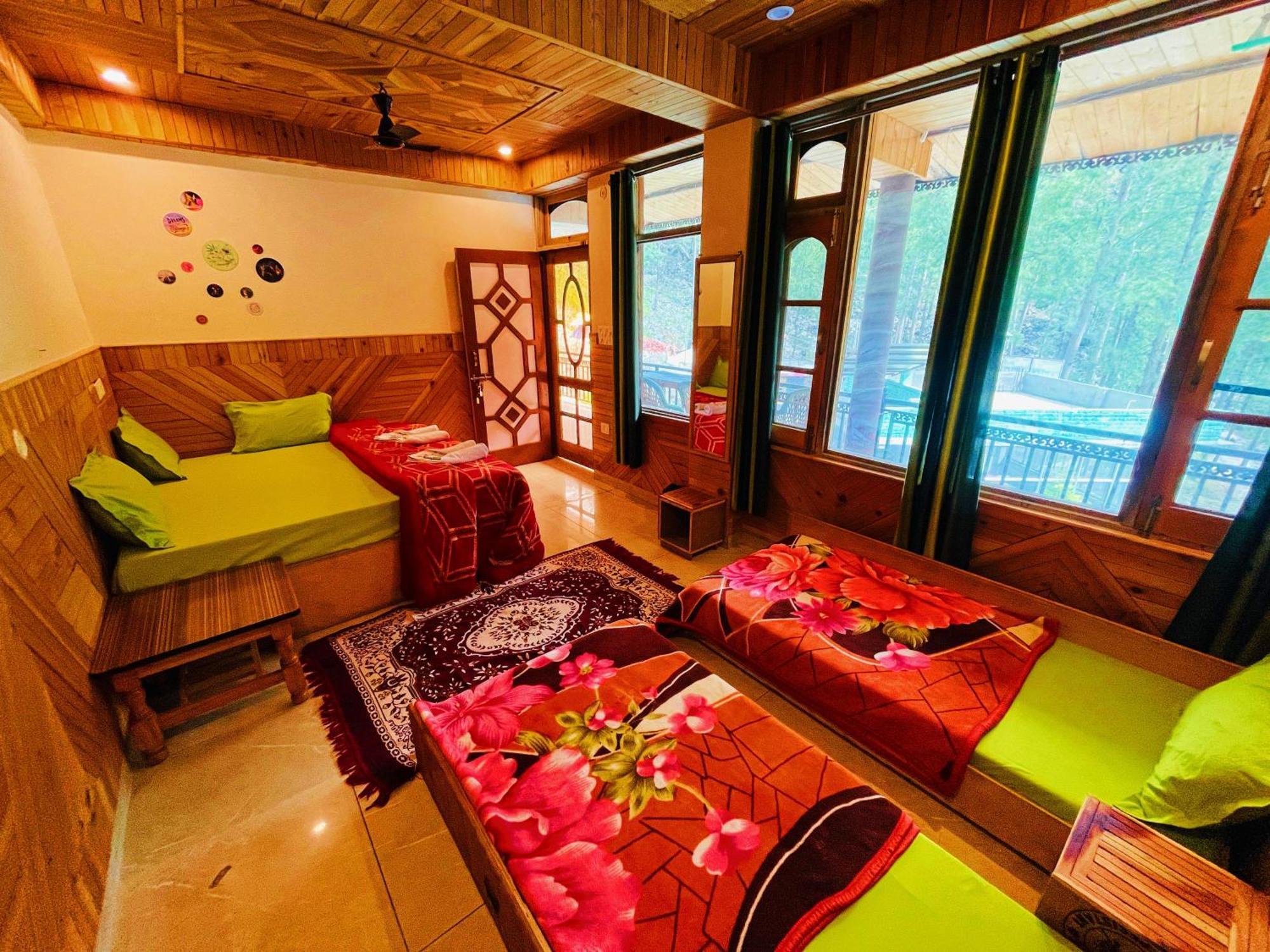 Chalo Chhalal Hotel & Cafe Kasol Exteriör bild