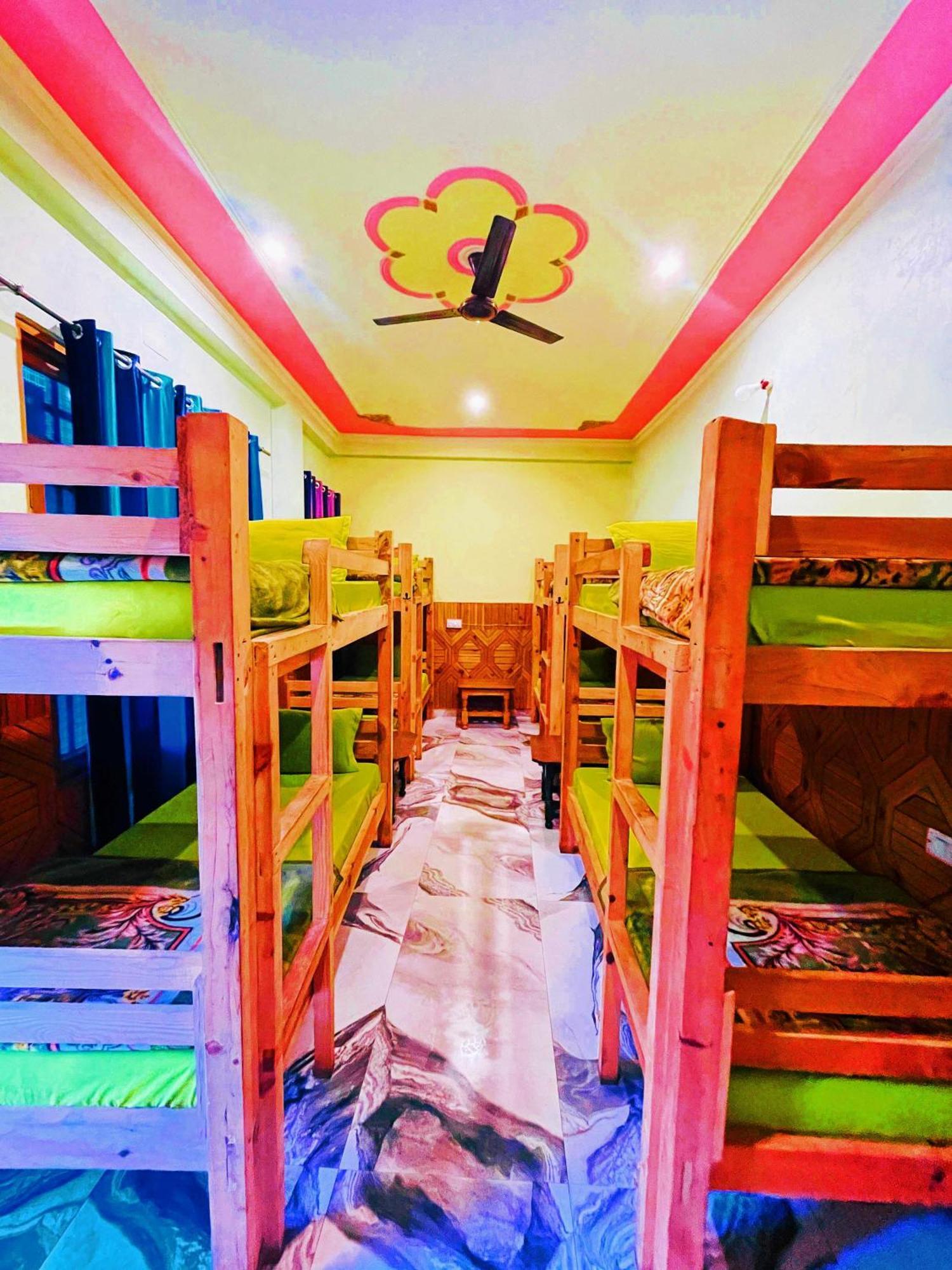 Chalo Chhalal Hotel & Cafe Kasol Exteriör bild