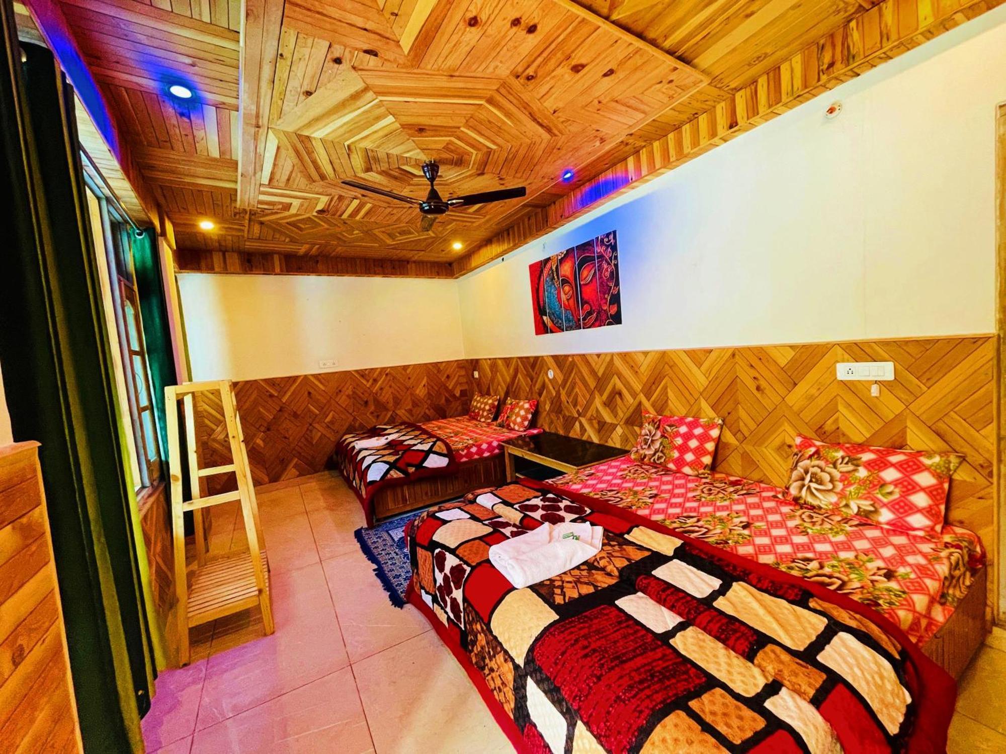 Chalo Chhalal Hotel & Cafe Kasol Exteriör bild